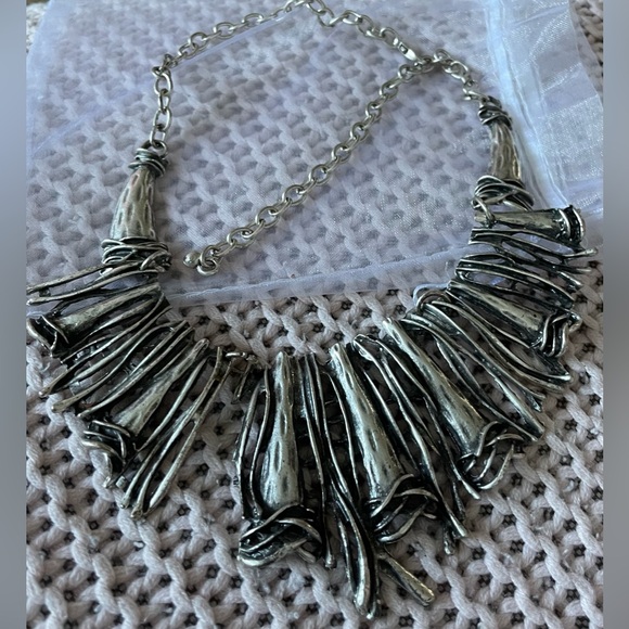 NewFashion Large Bold Statement Necklace
HANDMADE TURKISH JEWELRY FROM ISTANBUL! - Picture 3 of 3